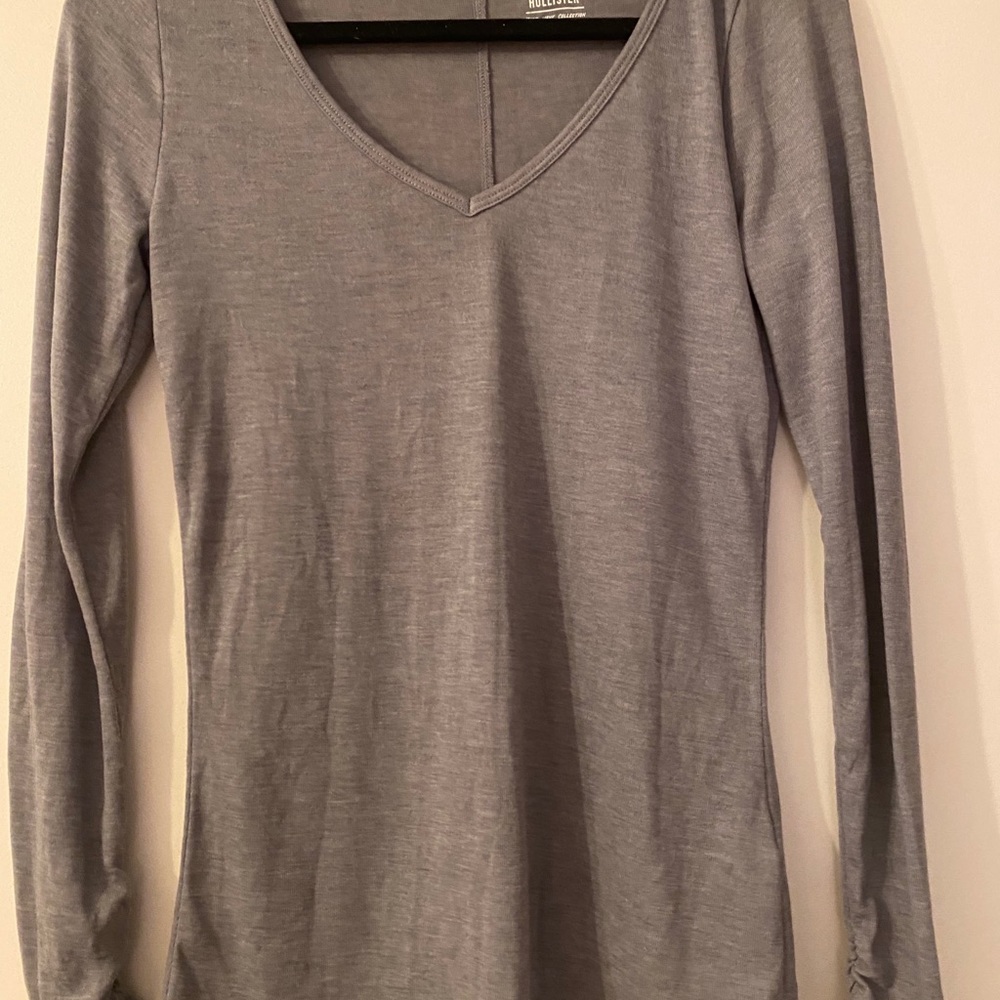 Never worn Hollister grey long sleeve top